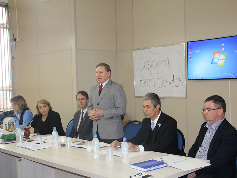 PREFEITOS DA ASSOCIAÇÃO DOS MUNICÍPIOS DA GRANDE SANTA ROSA SE REÚNEM EM AS